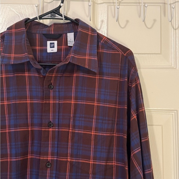 GAP Men's Button Down Shirt - Navy and Red Plaid - Picture 2 of 8